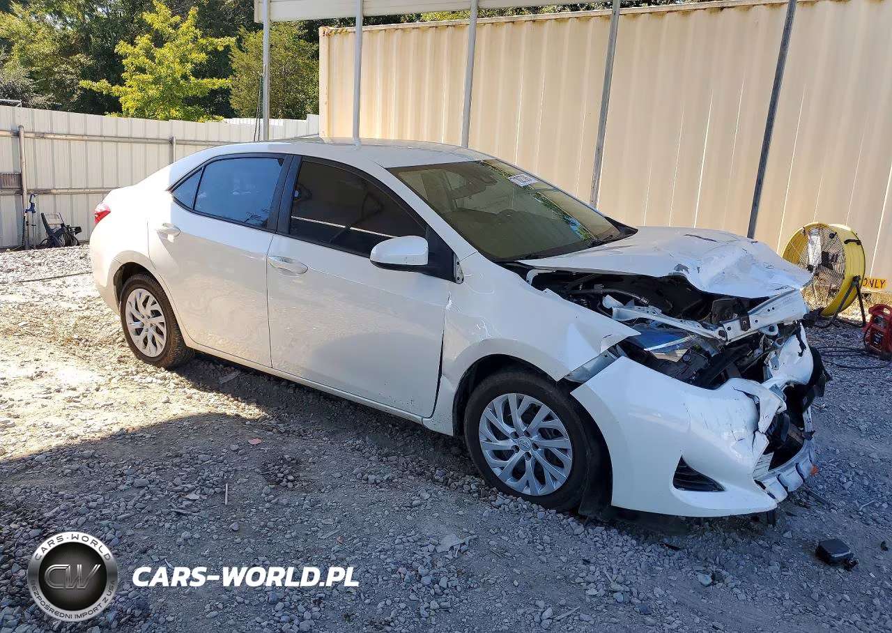2018 Toyota Corolla Le VIN:5YFBURHE6JP806837 - 4