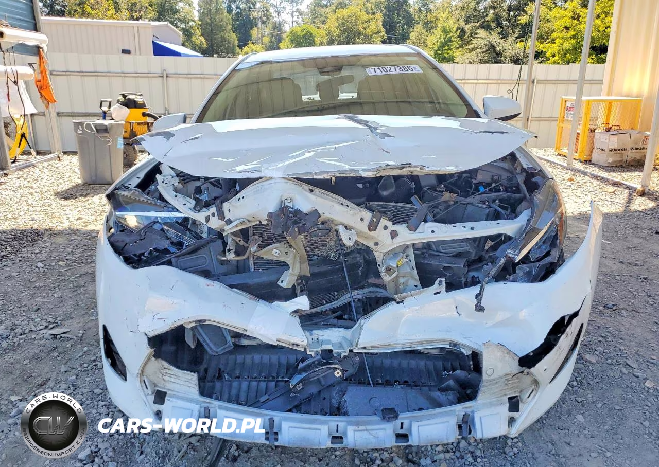 2018 Toyota Corolla Le VIN:5YFBURHE6JP806837 - 5