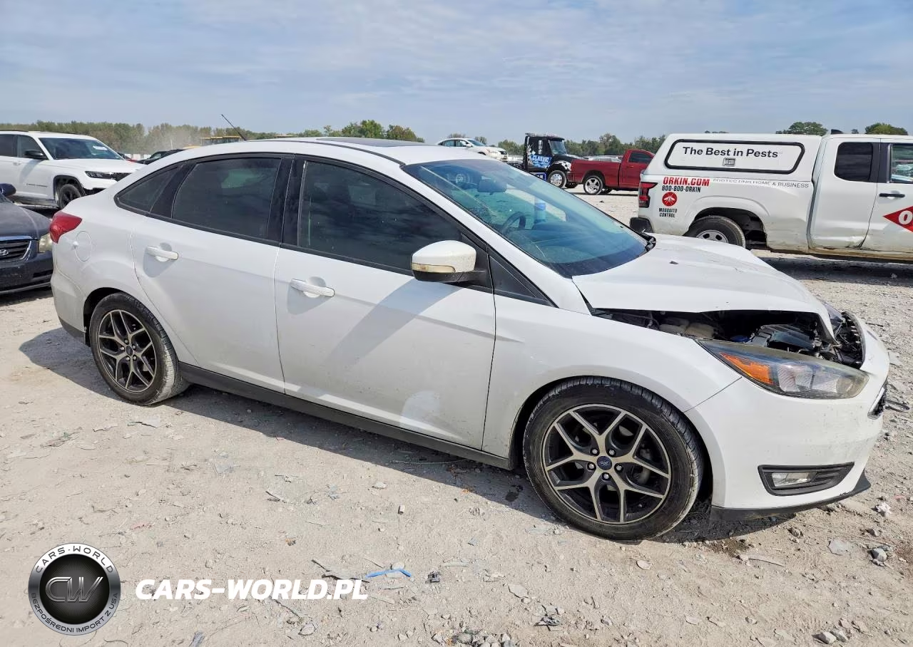 2018 Ford Focus Sel VIN:1FADP3H27JL223498 - 4