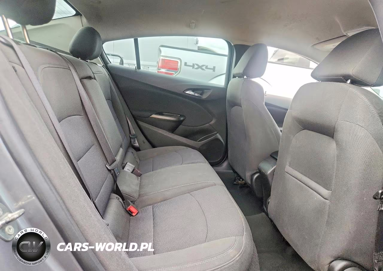 2018 Chevrolet Cruze Lt VIN:1G1BE5SM1J7128370 - 10