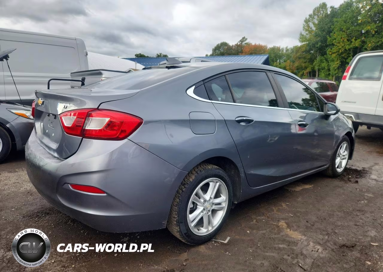 2018 Chevrolet Cruze Lt VIN:1G1BE5SM1J7128370 - 3