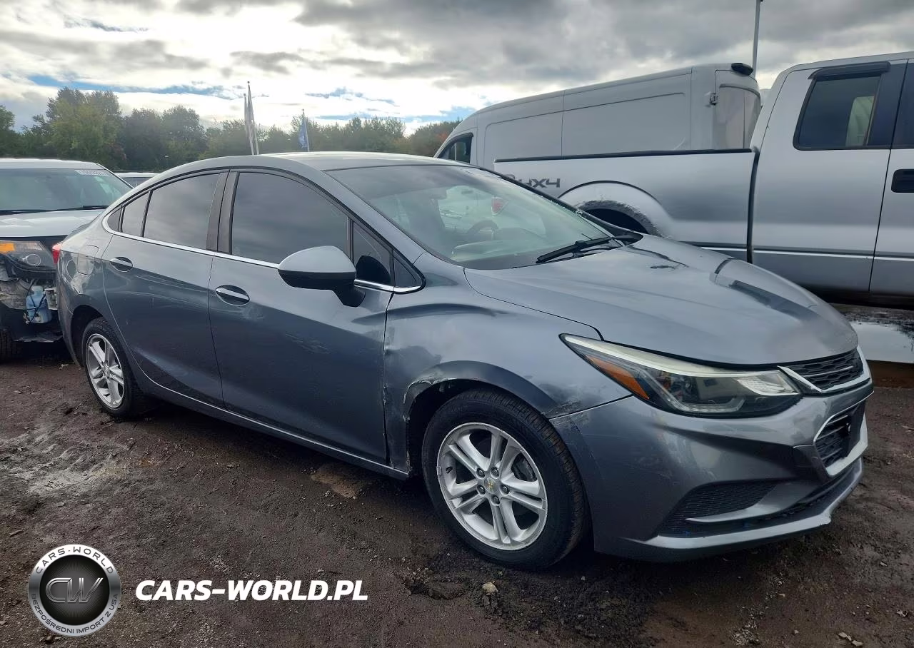 2018 Chevrolet Cruze Lt VIN:1G1BE5SM1J7128370 - 4