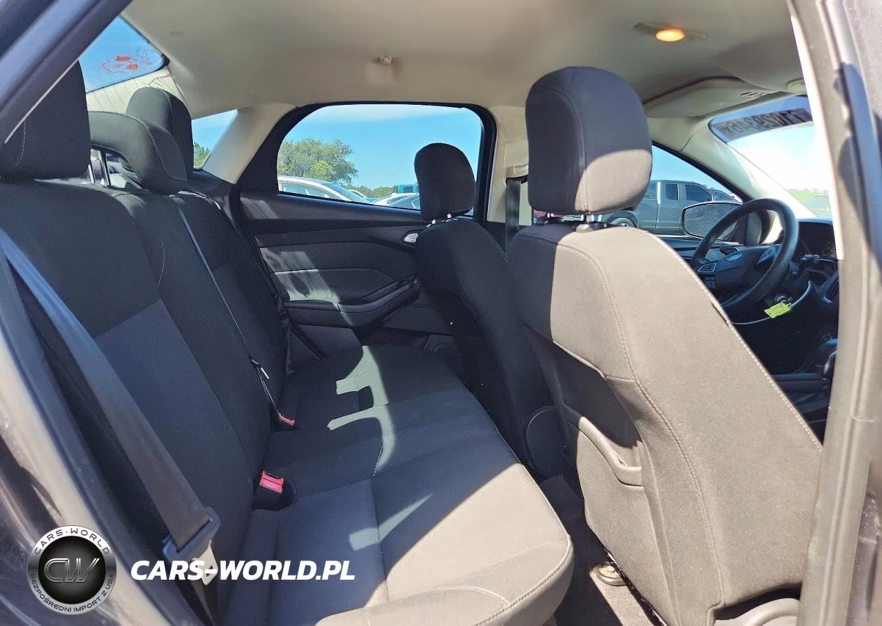 2017 Ford Focus Se VIN:1FADP3F24HL252051 - 10