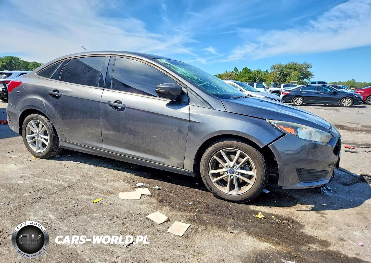 2017 Ford Focus Se VIN:1FADP3F24HL252051 - 4