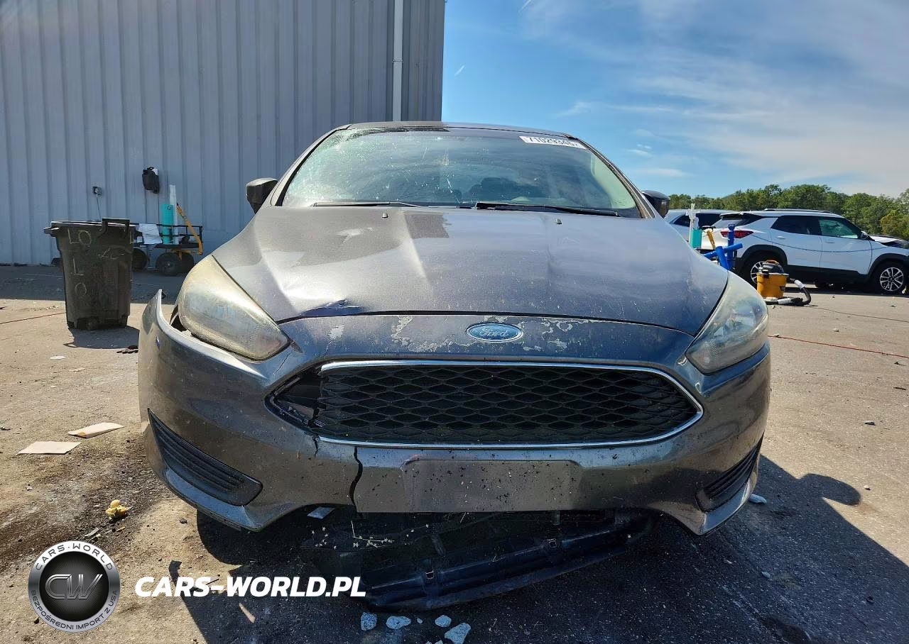 2017 Ford Focus Se VIN:1FADP3F24HL252051 - 5