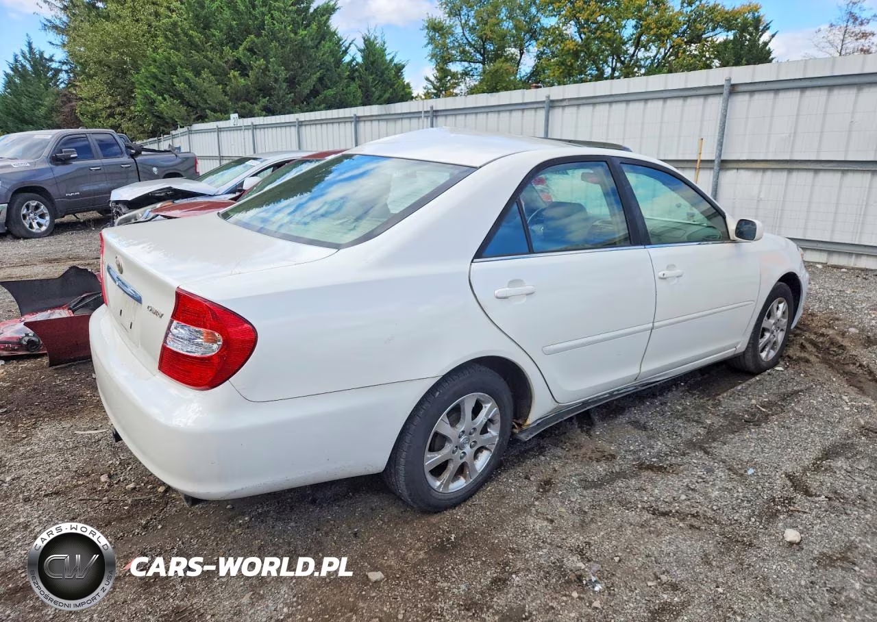 2004 Toyota Camry Le VIN:JTDBE32K640286436 - 3