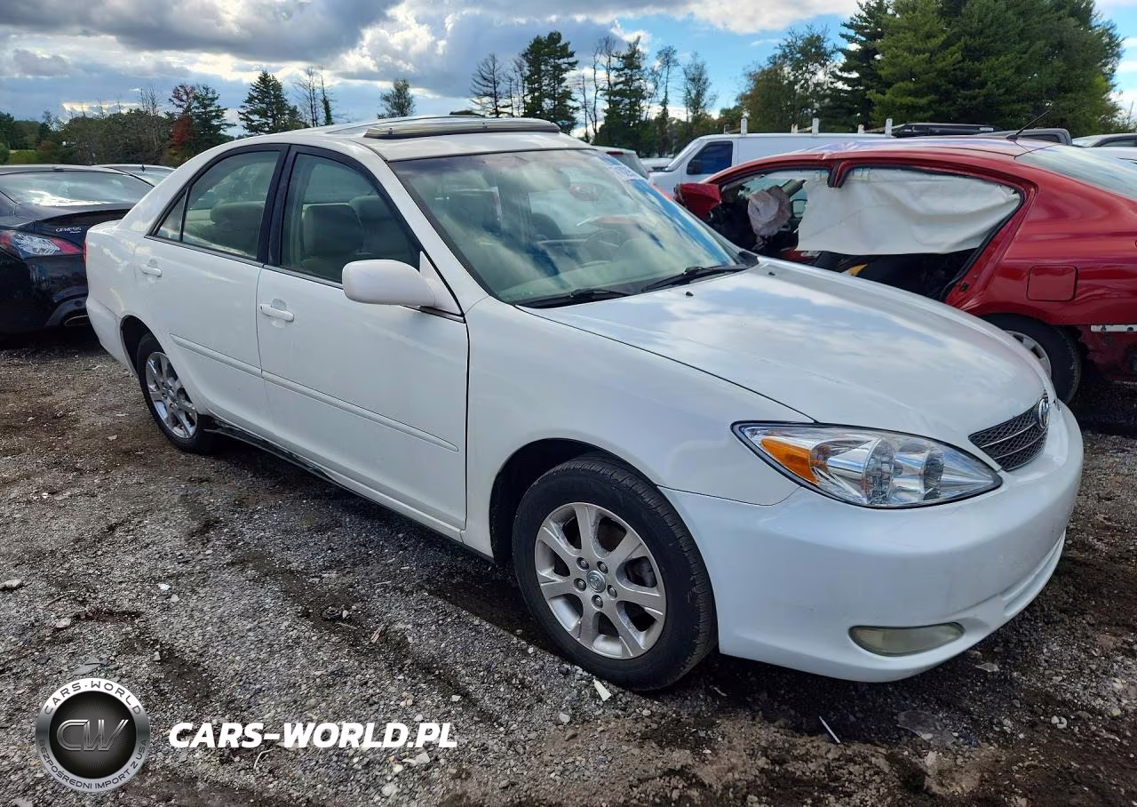 2004 Toyota Camry Le VIN:JTDBE32K640286436 - 4