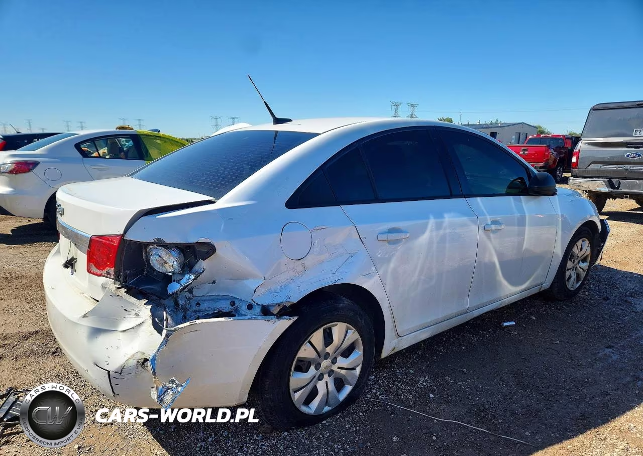 2014 Chevrolet Cruze Ls VIN:1G1PA5SH3E7469134 - 3