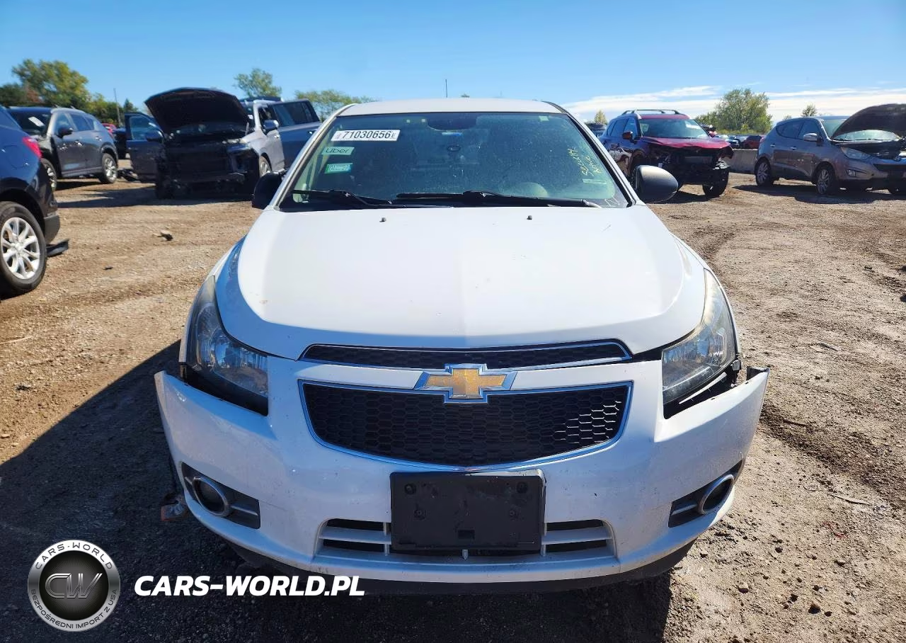 2014 Chevrolet Cruze Ls VIN:1G1PA5SH3E7469134 - 5