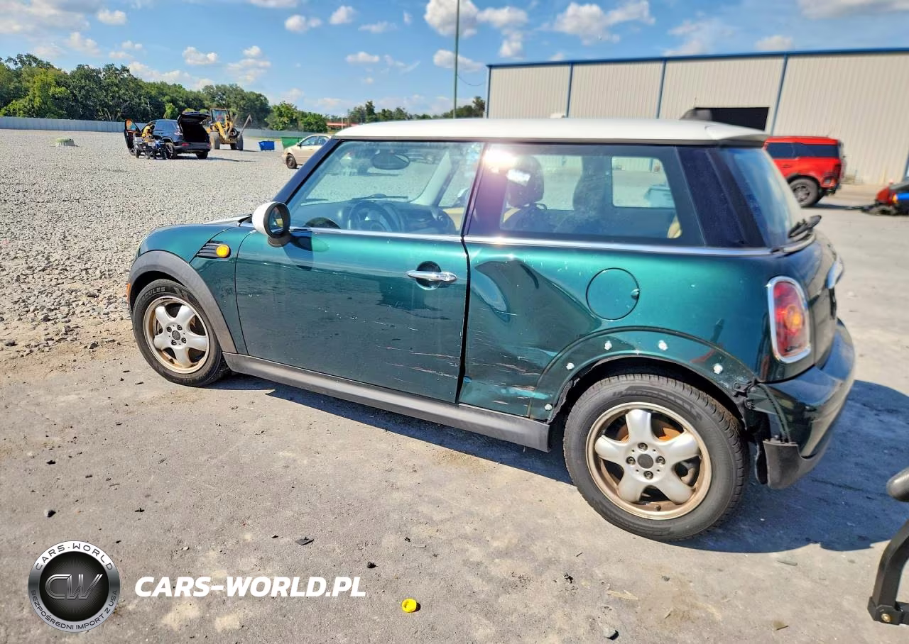 2008 Mini Cooper VIN:WMWMF33588TT67714 - 2
