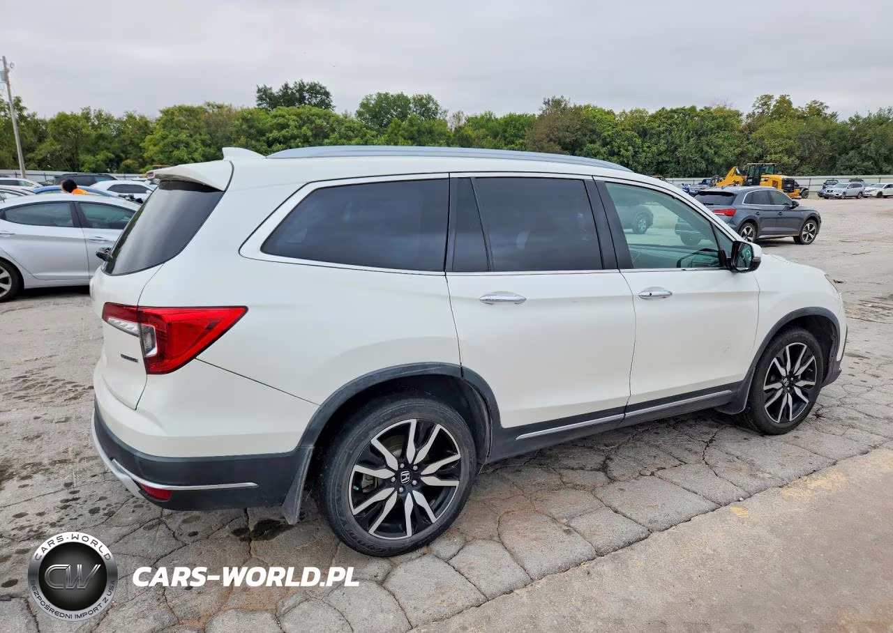 2019 Honda Pilot Touring VIN:5FNYF5H62KB001839 - 3