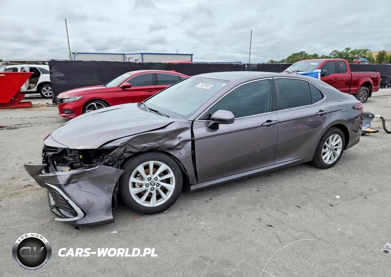 2021 Toyota Camry Le – zdjęcie 1 z 13