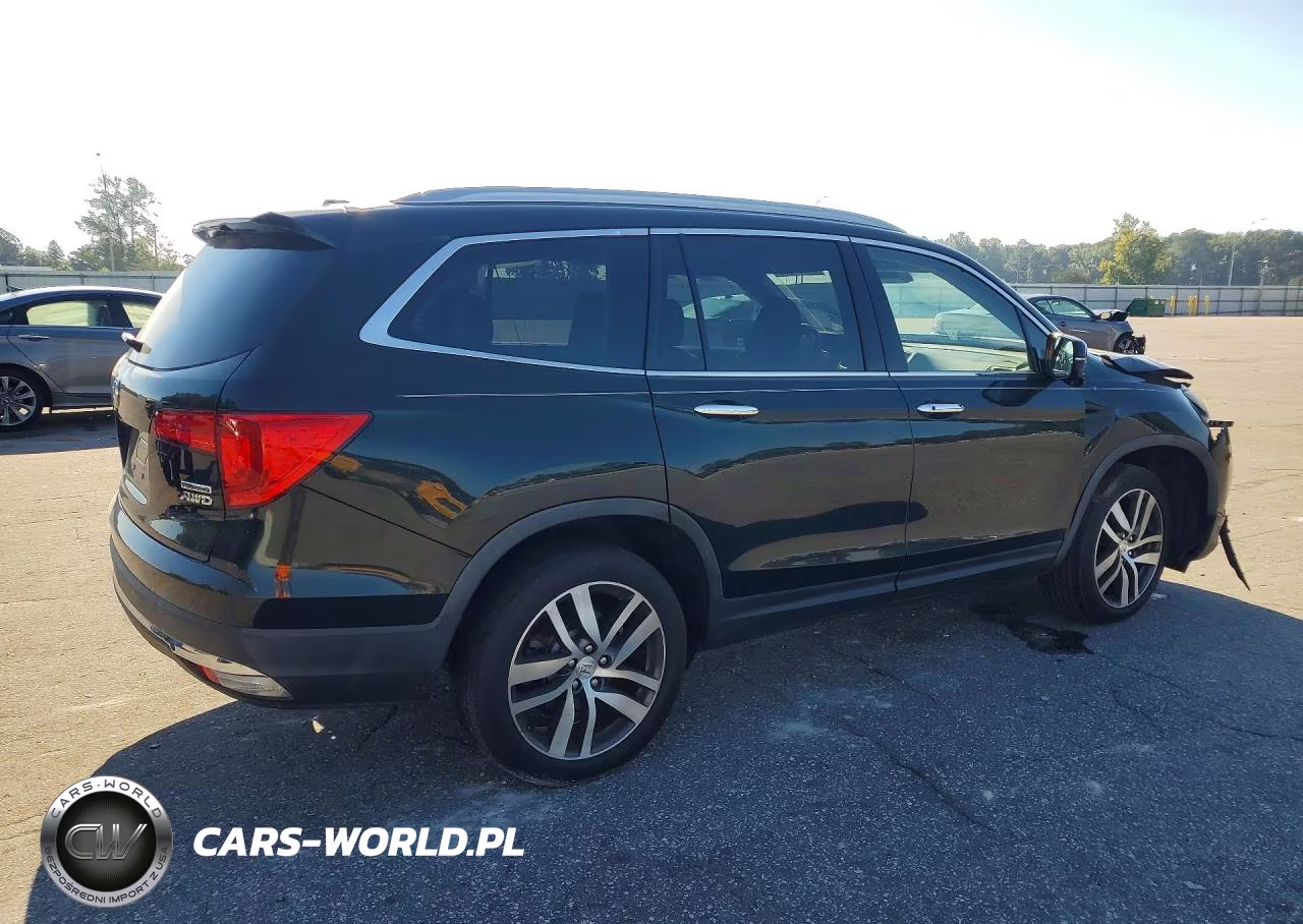 2018 Honda Pilot Touring VIN:5FNYF6H90JB021232 - 3
