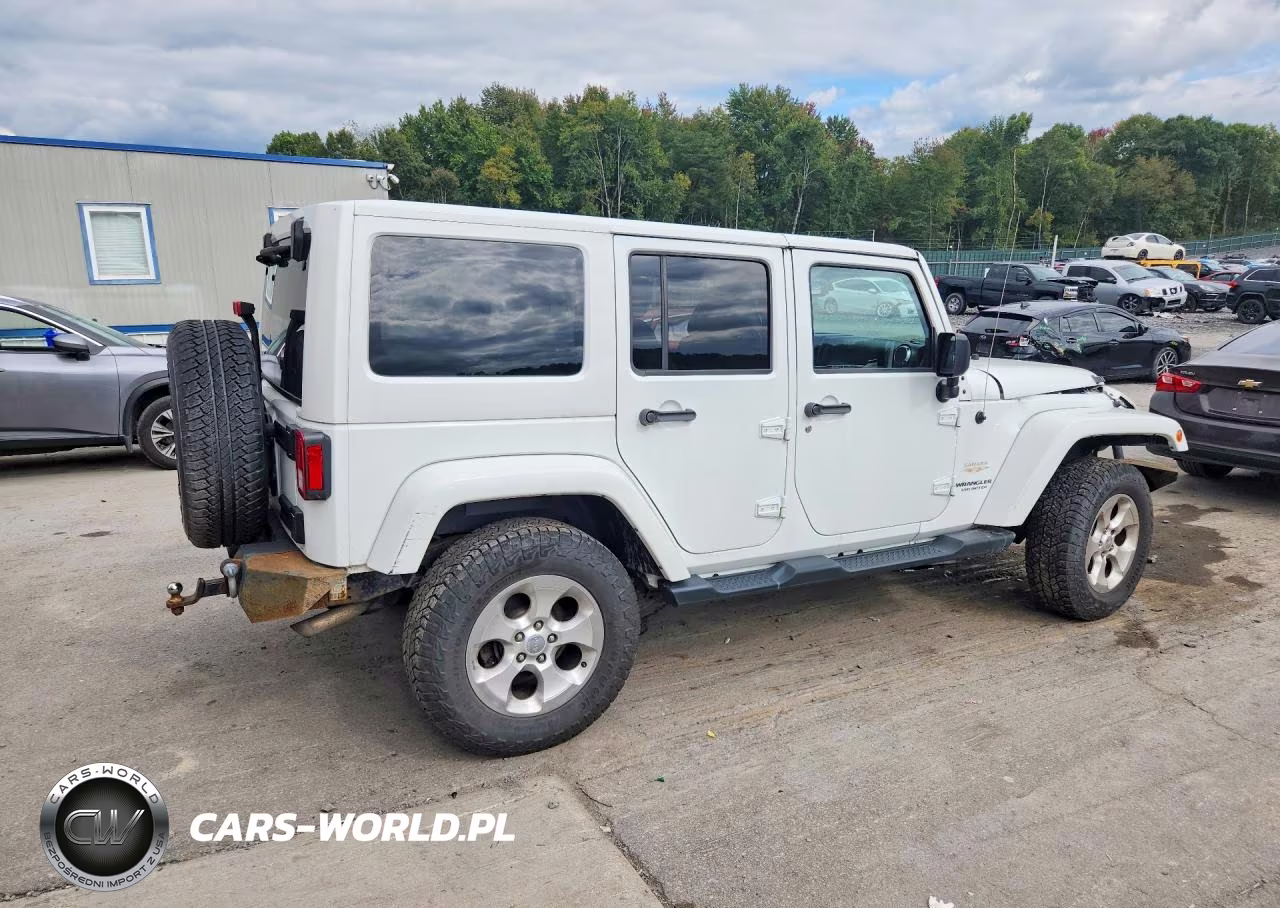 2015 Jeep Wrangler Unlimited Sahara VIN:1C4HJWEG1FL555975 - 3