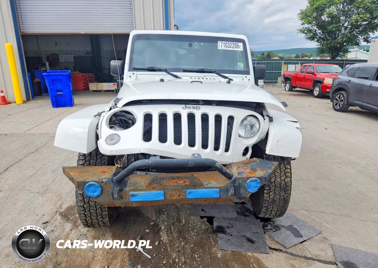 2015 Jeep Wrangler Unlimited Sahara VIN:1C4HJWEG1FL555975 - 5