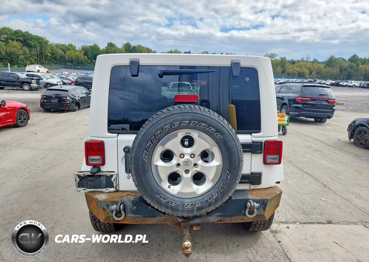 2015 Jeep Wrangler Unlimited Sahara VIN:1C4HJWEG1FL555975 - 6