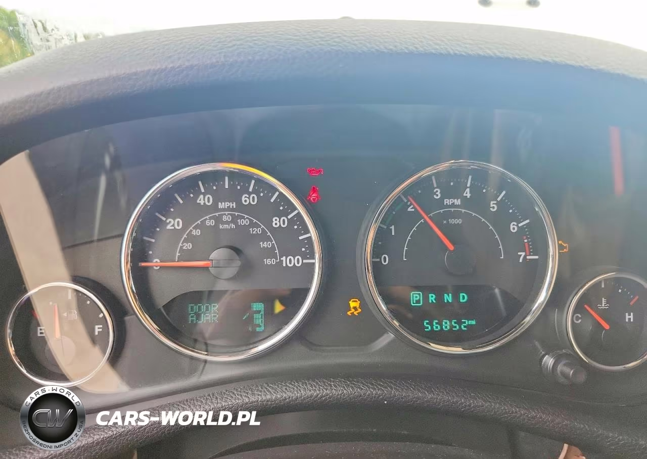 2015 Jeep Wrangler Unlimited Sahara VIN:1C4HJWEG1FL555975 - 9