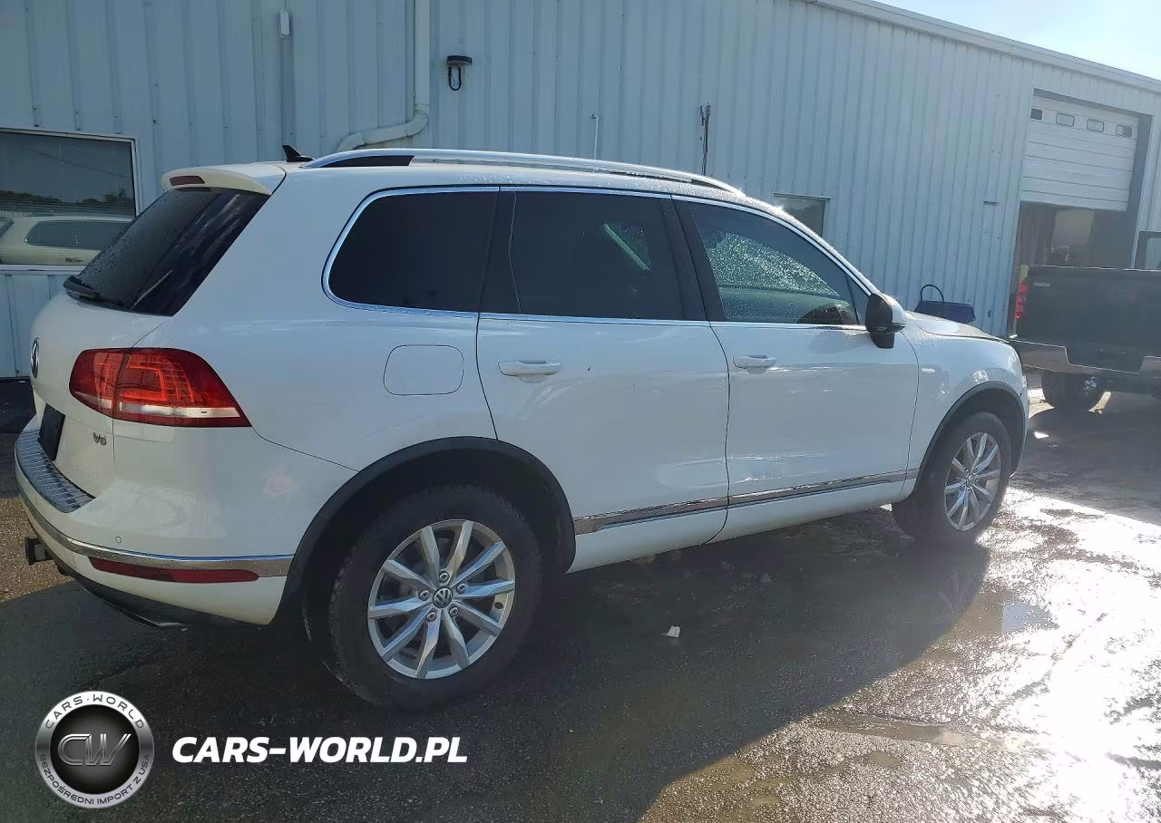 2016 Volkswagen Touareg Sport VIN:WVGEF9BPXGD011802 - 3