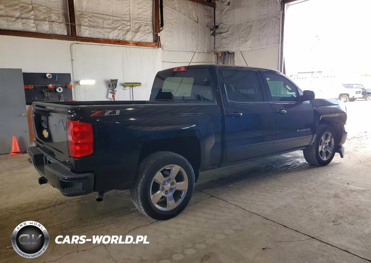 2018 Chevrolet Silverado K1500 Lt VIN:3GCUKREC3JG256696 - 3