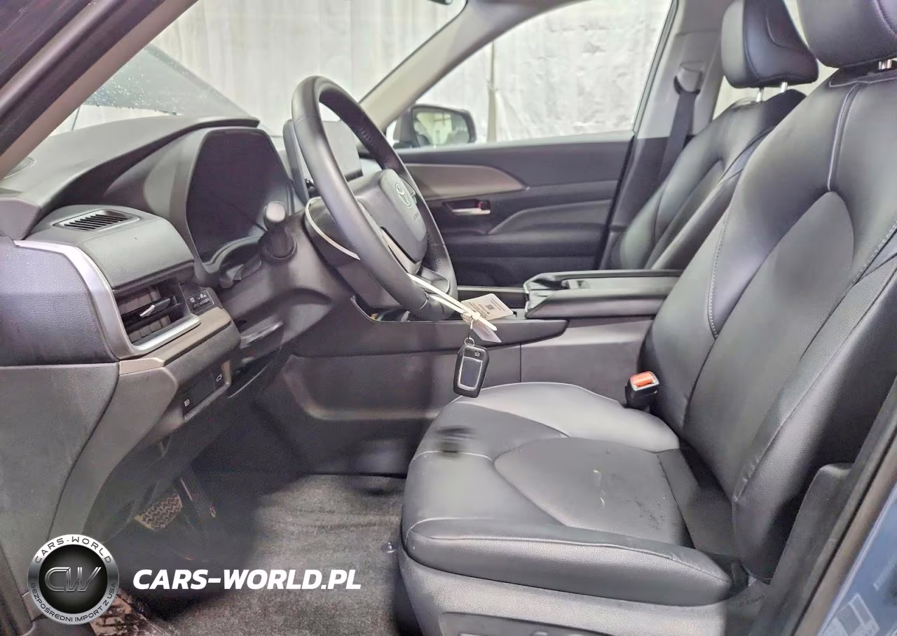 2026 Toyota Grand Highlander Xle VIN:5TDAAAB55TS131099 - 7