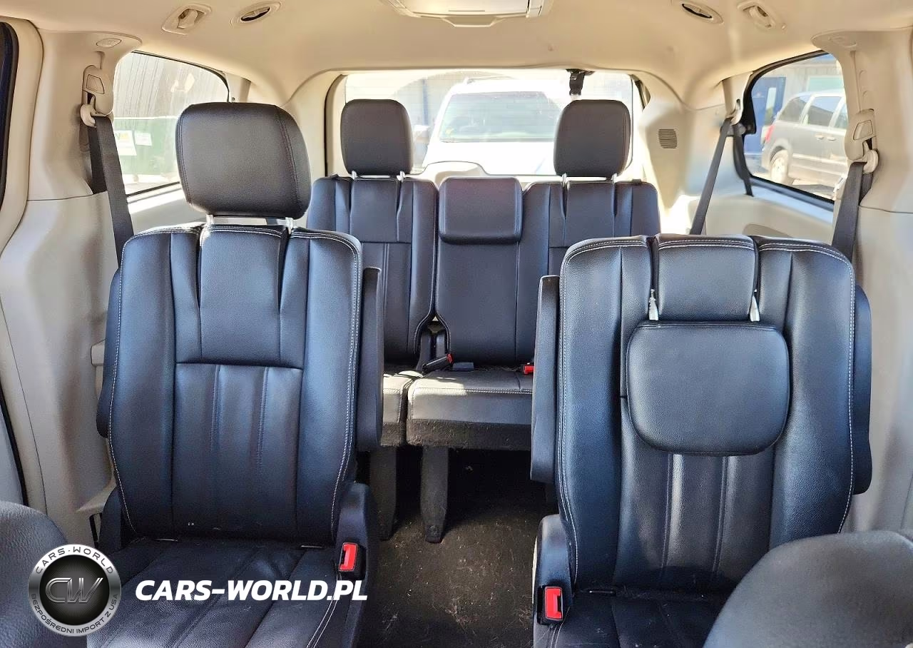2016 Chrysler Town & Country Touring VIN:2C4RC1BG5GR173110 - 10