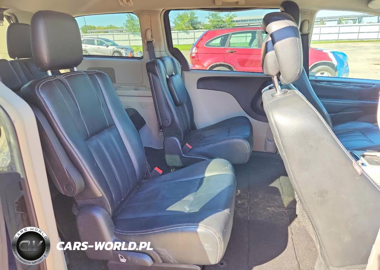 2016 Chrysler Town & Country Touring VIN:2C4RC1BG5GR173110 - 11