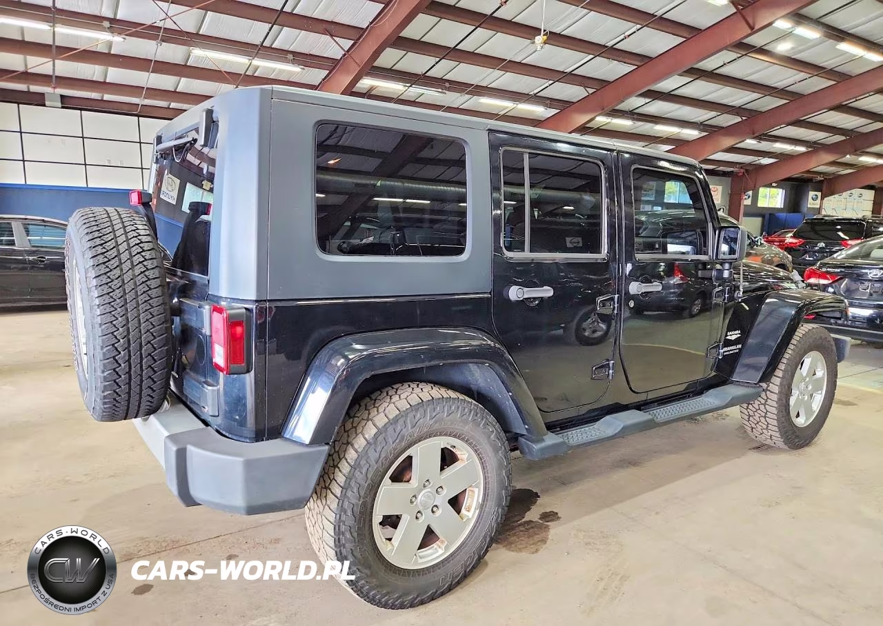 2010 Jeep Wrangler Unlimited Sahara VIN:1J4HA5H19AL157272 - 3