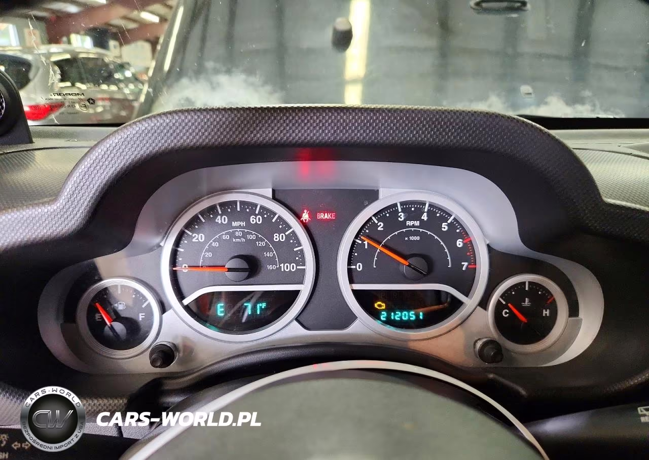2010 Jeep Wrangler Unlimited Sahara VIN:1J4HA5H19AL157272 - 9