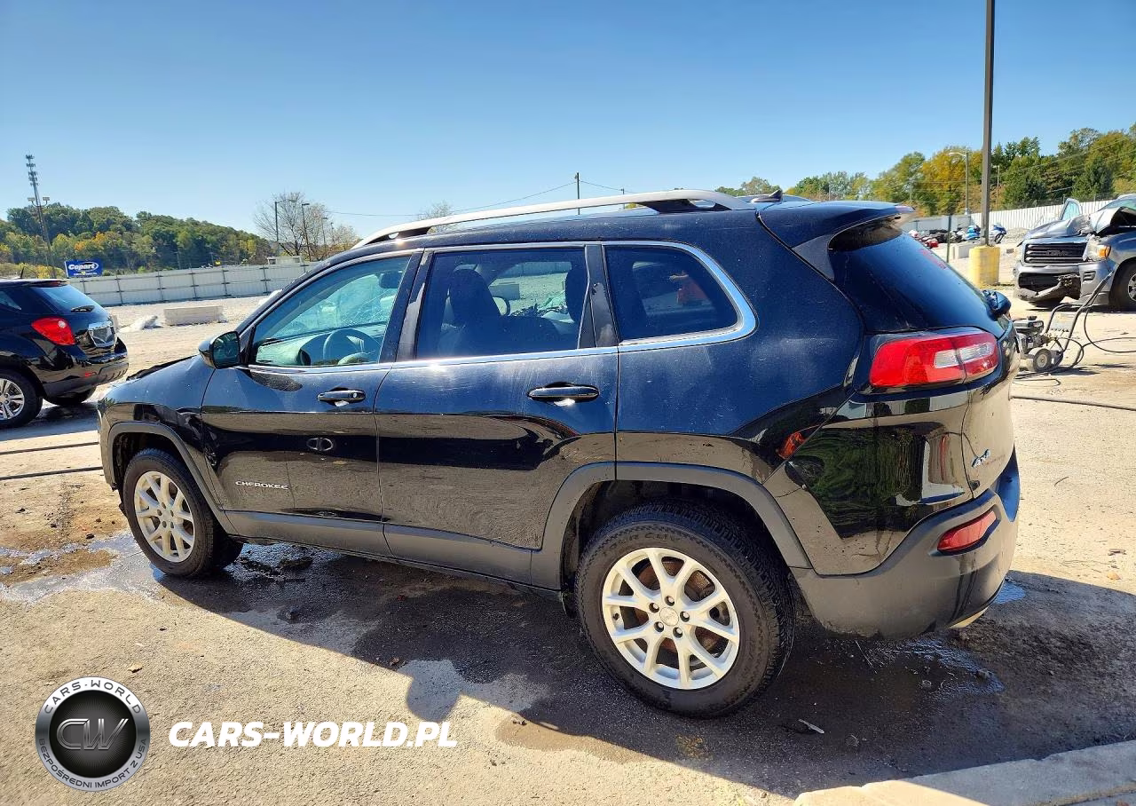 2018 Jeep Cherokee Latitude VIN:1C4PJMCX7JD615036 - 2