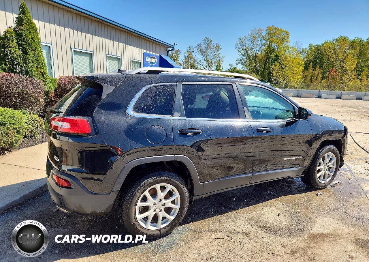 2018 Jeep Cherokee Latitude VIN:1C4PJMCX7JD615036 - 3