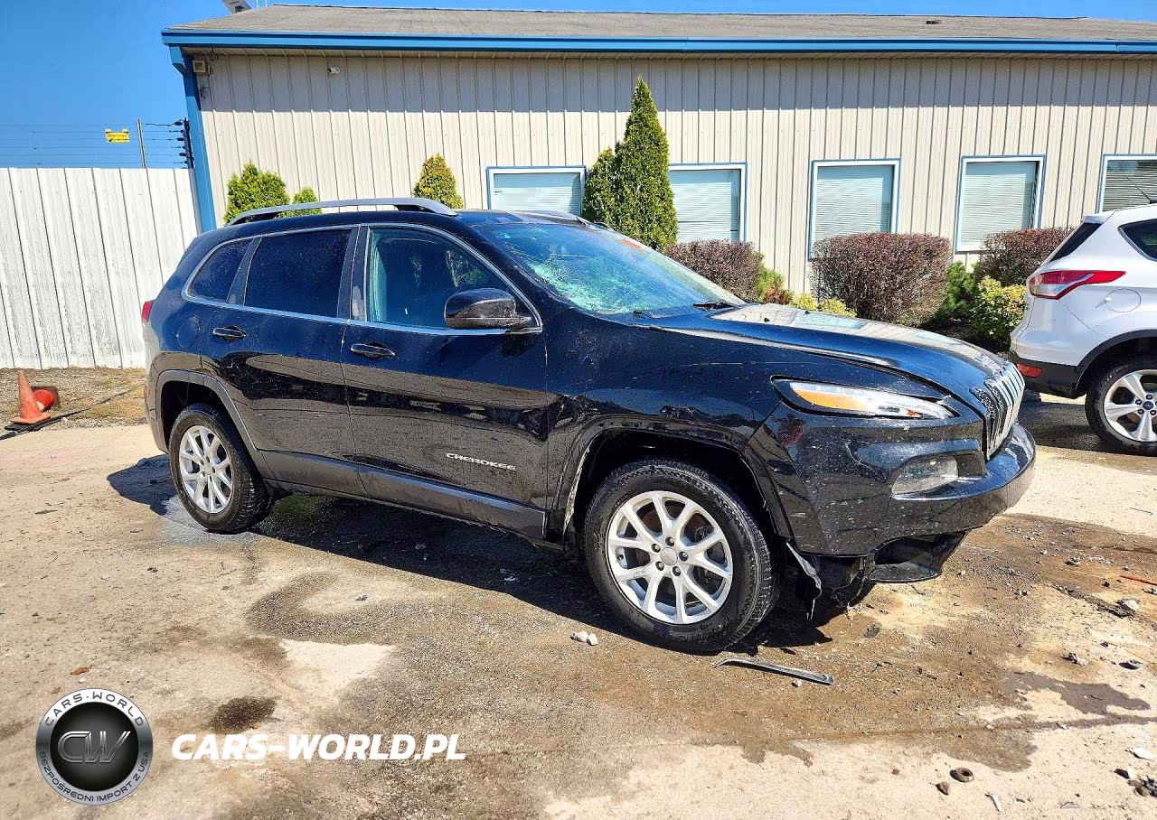 2018 Jeep Cherokee Latitude VIN:1C4PJMCX7JD615036 - 4