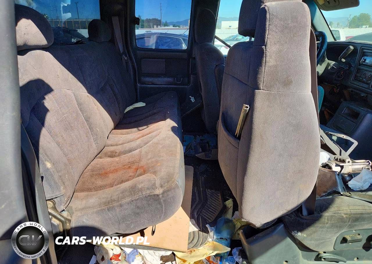 2001 Chevrolet Silverado C1500 VIN:2GCEC19V811379823 - 10