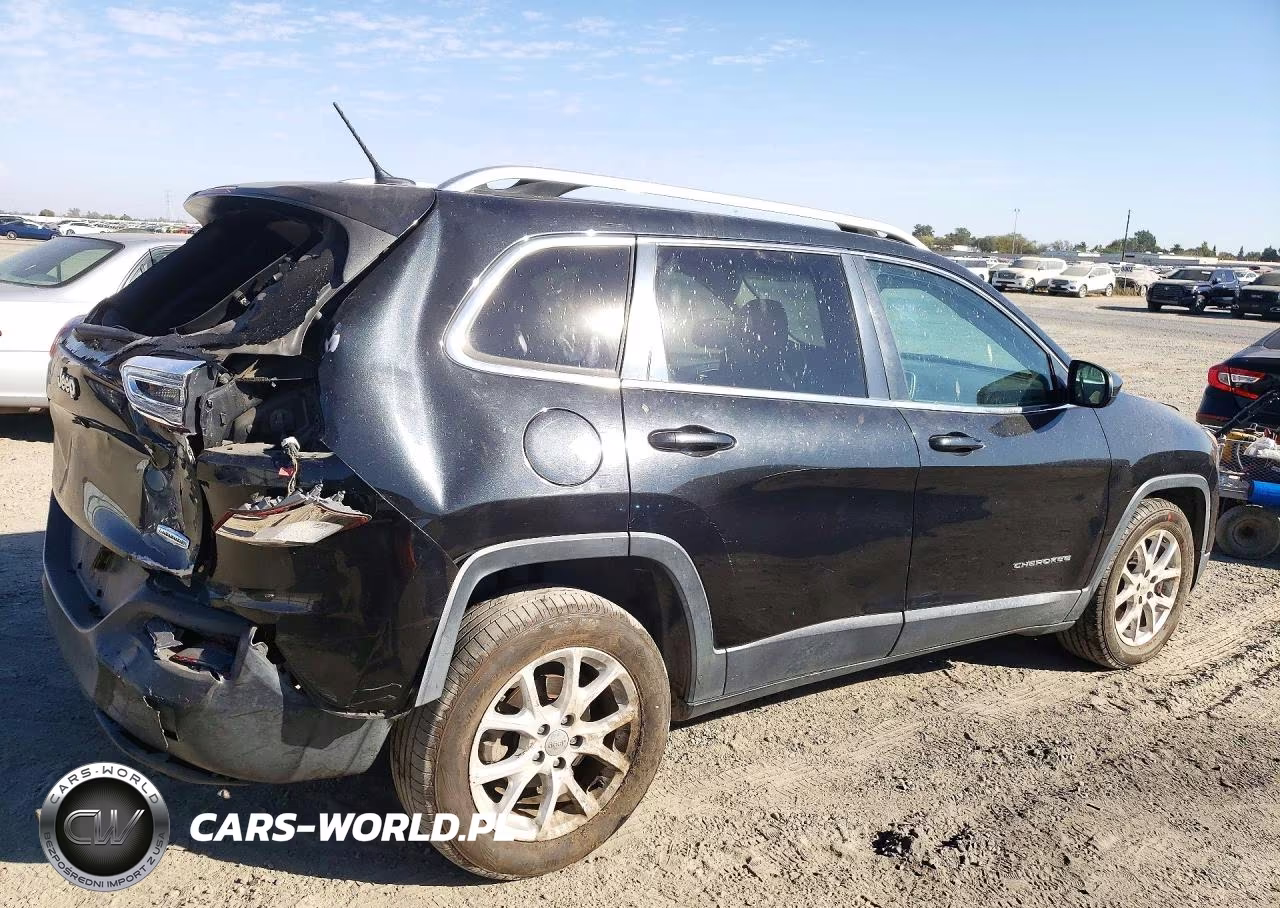 2015 Jeep Cherokee Latitude VIN:1C4PJLCB8FW766591 - 3