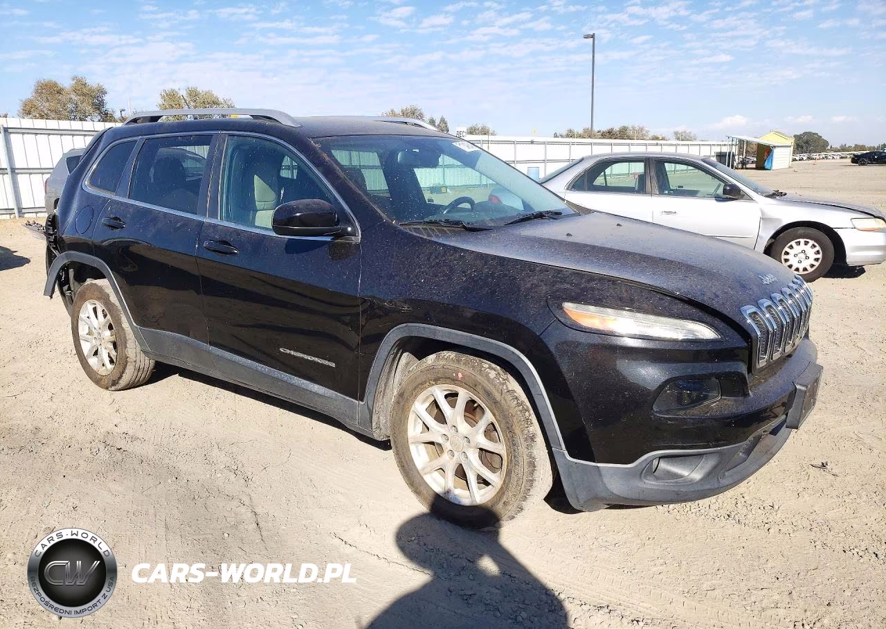 2015 Jeep Cherokee Latitude VIN:1C4PJLCB8FW766591 - 4