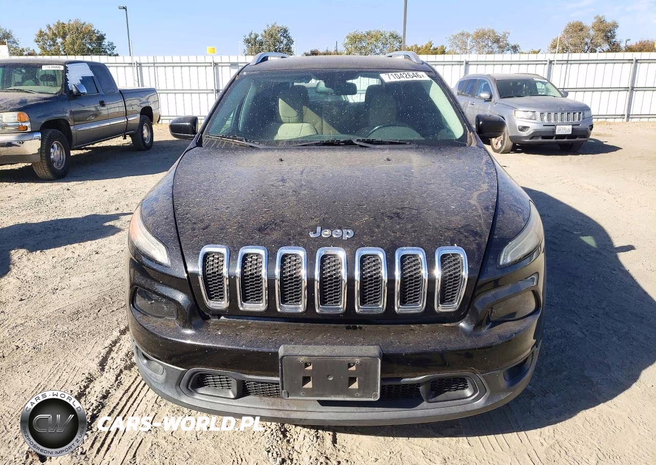 2015 Jeep Cherokee Latitude VIN:1C4PJLCB8FW766591 - 5