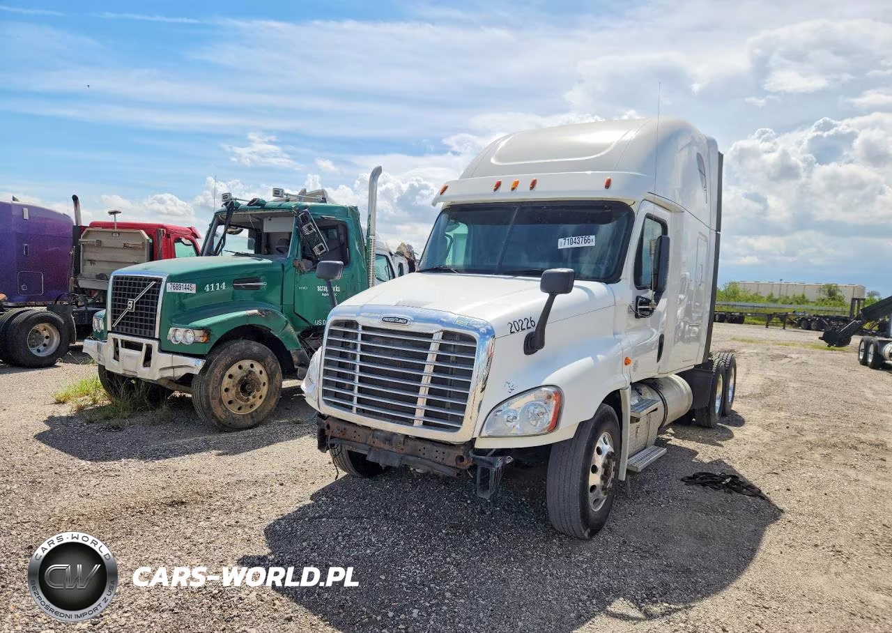 2015 Freightliner Cascadia 1 - Semi Truck VIN:1FUJGLD67FLGD2086 - 1