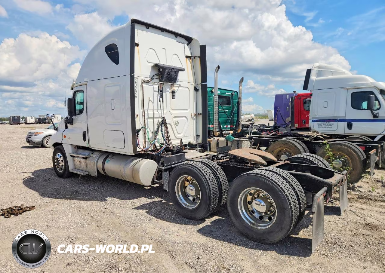 2015 Freightliner Cascadia 1 - Semi Truck VIN:1FUJGLD67FLGD2086 - 2