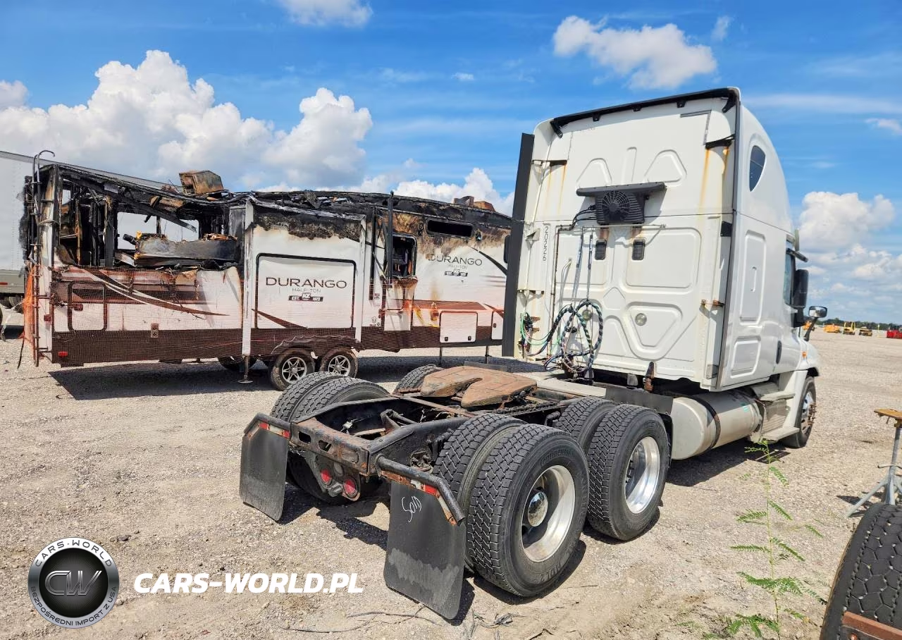 2015 Freightliner Cascadia 1 - Semi Truck VIN:1FUJGLD67FLGD2086 - 3