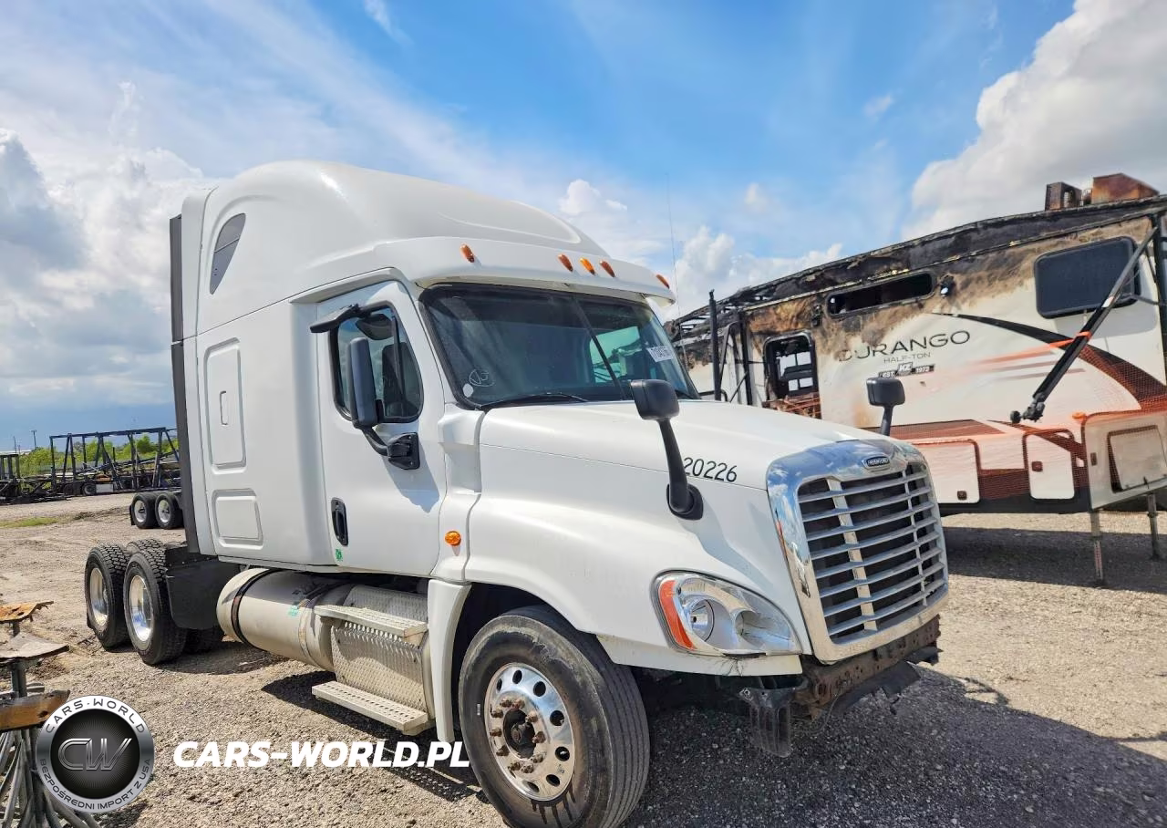 2015 Freightliner Cascadia 1 - Semi Truck VIN:1FUJGLD67FLGD2086 - 4
