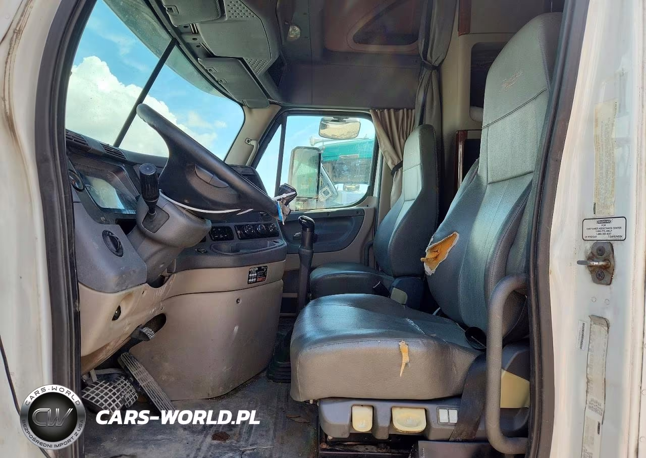2015 Freightliner Cascadia 1 - Semi Truck VIN:1FUJGLD67FLGD2086 - 7