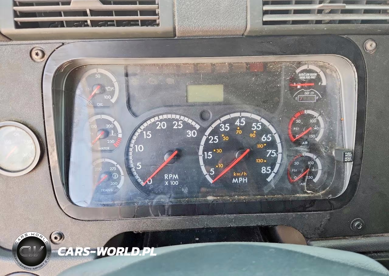 2015 Freightliner Cascadia 1 - Semi Truck VIN:1FUJGLD67FLGD2086 - 9