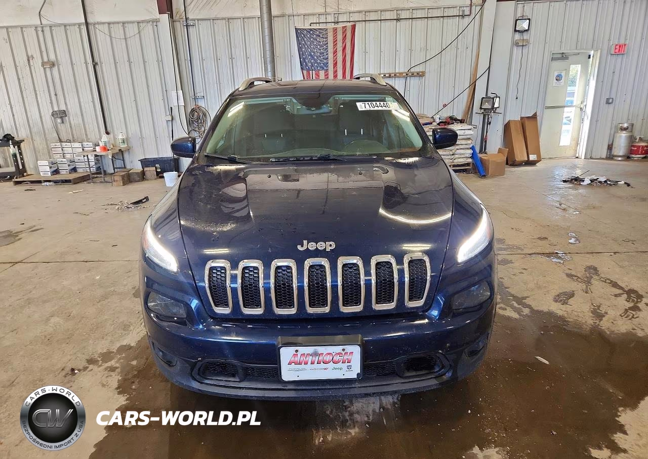2018 Jeep Cherokee Latitude VIN:1C4PJLCB6JD553708 - 5