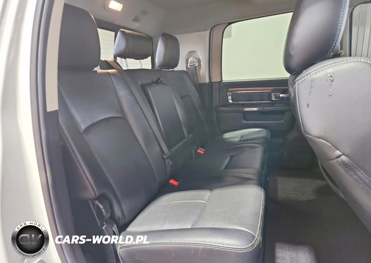 2018 Ram 2500 Laramie VIN:3C6UR5NL1JG108123 - 10