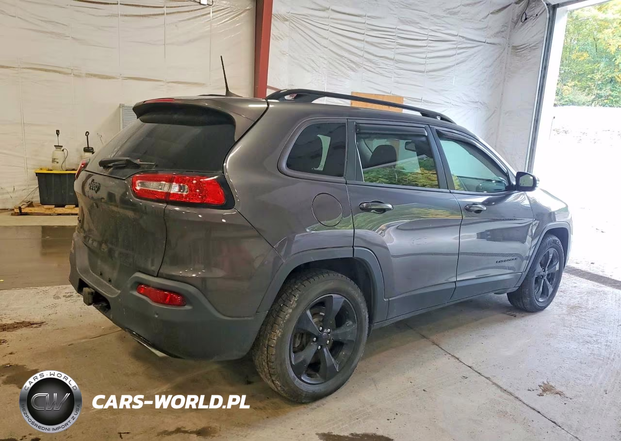 2016 Jeep Cherokee Latitude VIN:1C4PJMCS7GW218525 - 3