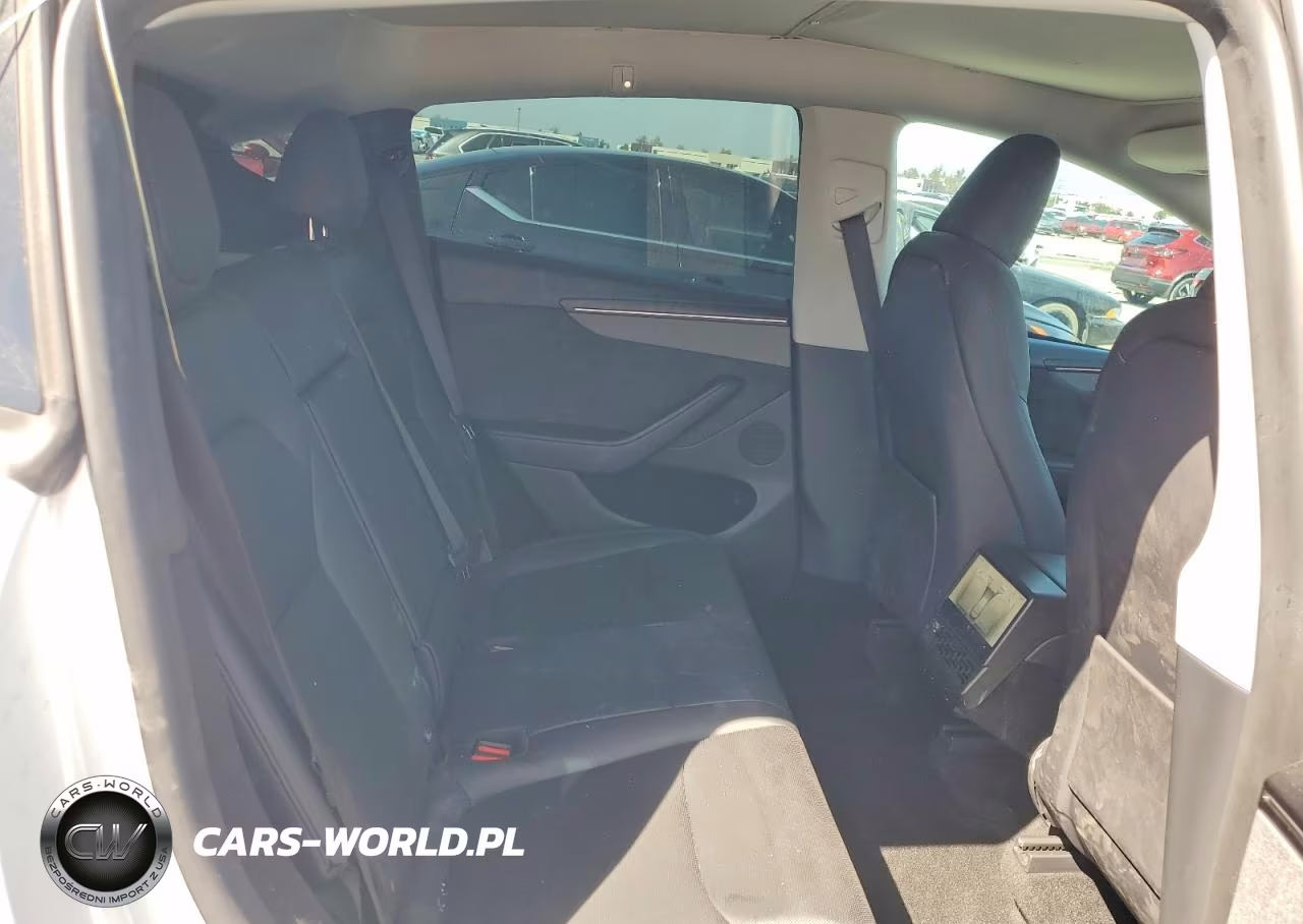 2026 Tesla Model Y VIN:7SAYGDEE8TF374326 - 11