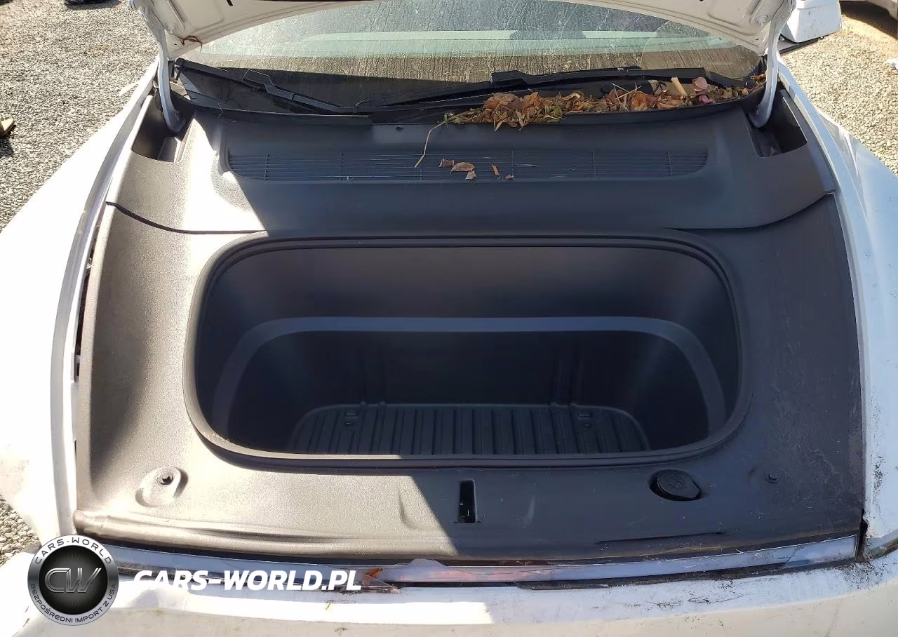2026 Tesla Model Y VIN:7SAYGDEE8TF374326 - 12