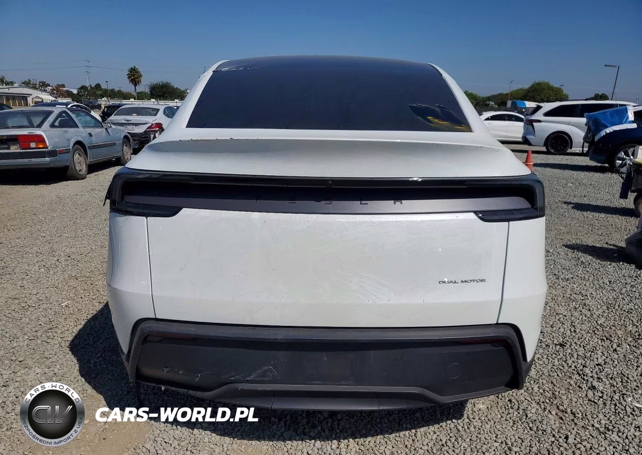 2026 Tesla Model Y VIN:7SAYGDEE8TF374326 - 6