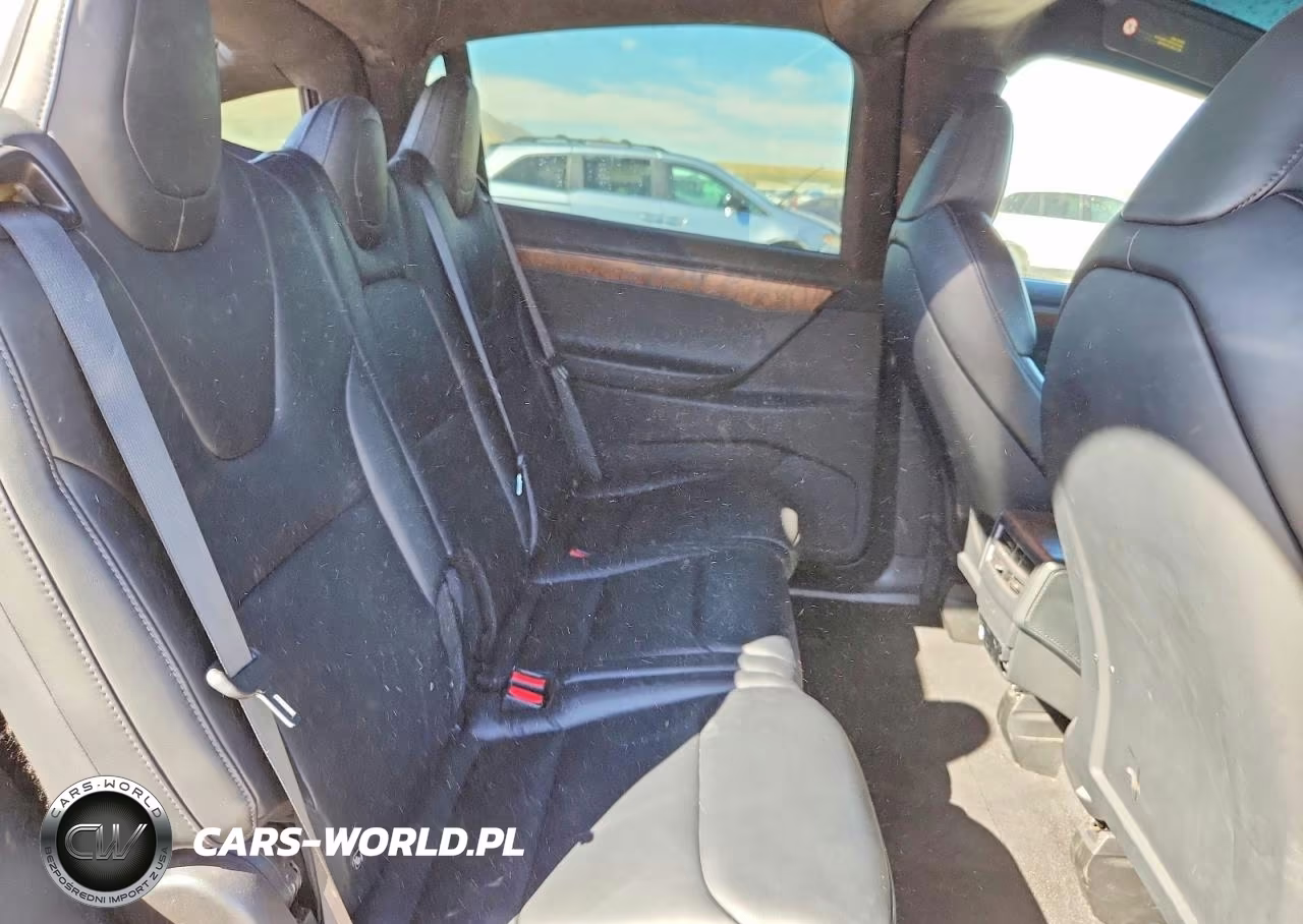 2020 Tesla Model X VIN:5YJXCAE2XLF233928 - 10
