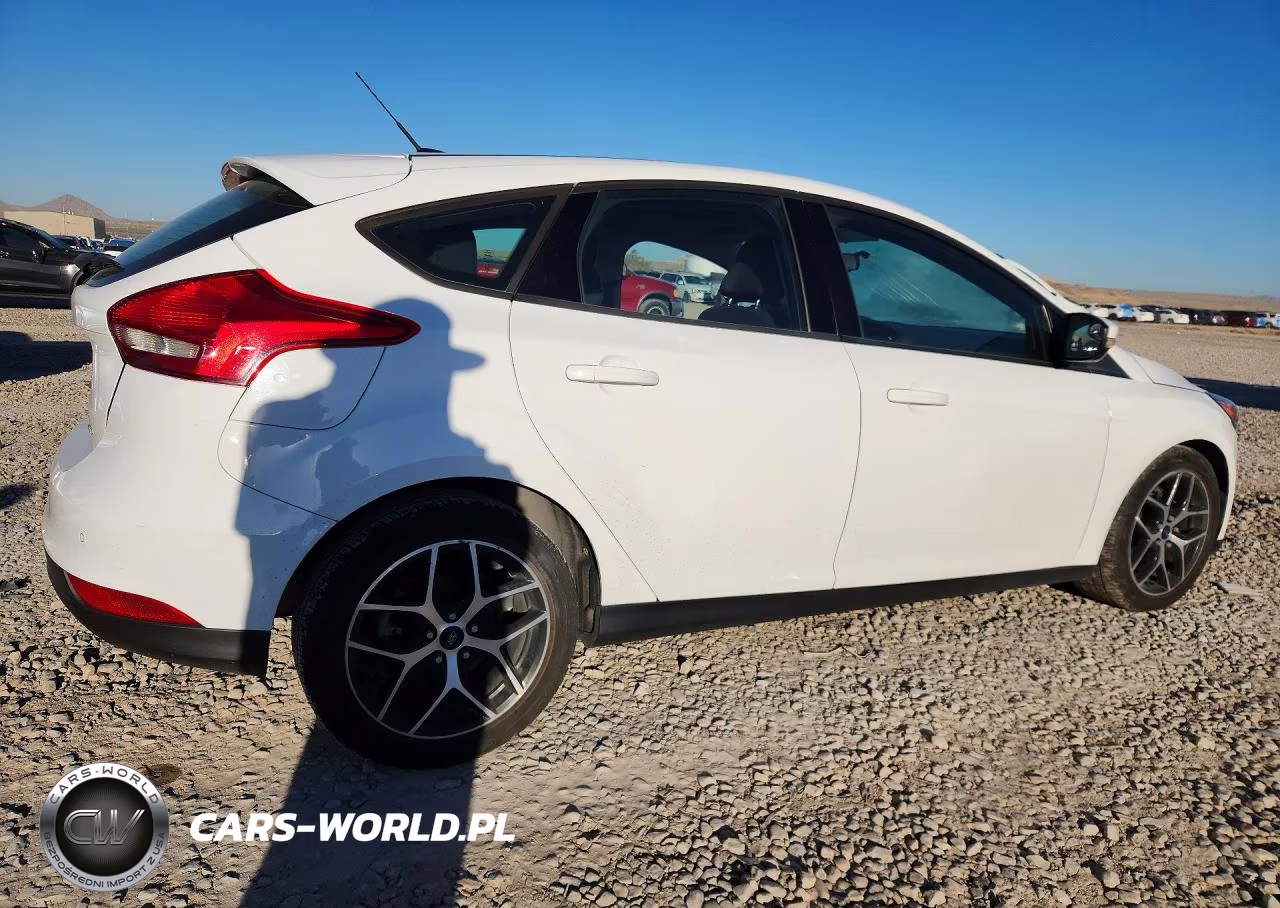 2017 Ford Focus Sel VIN:1FADP3M2XHL314247 - 3