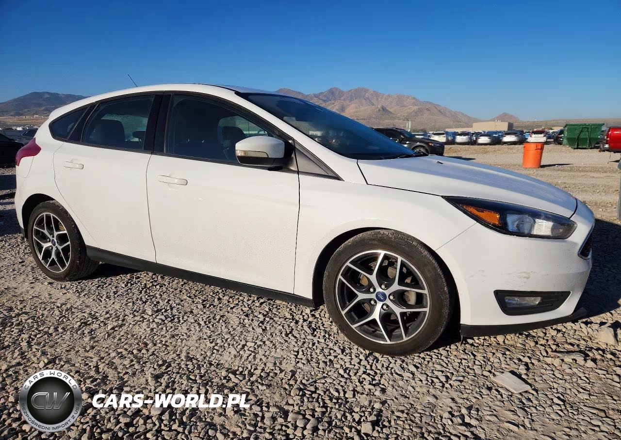 2017 Ford Focus Sel VIN:1FADP3M2XHL314247 - 4
